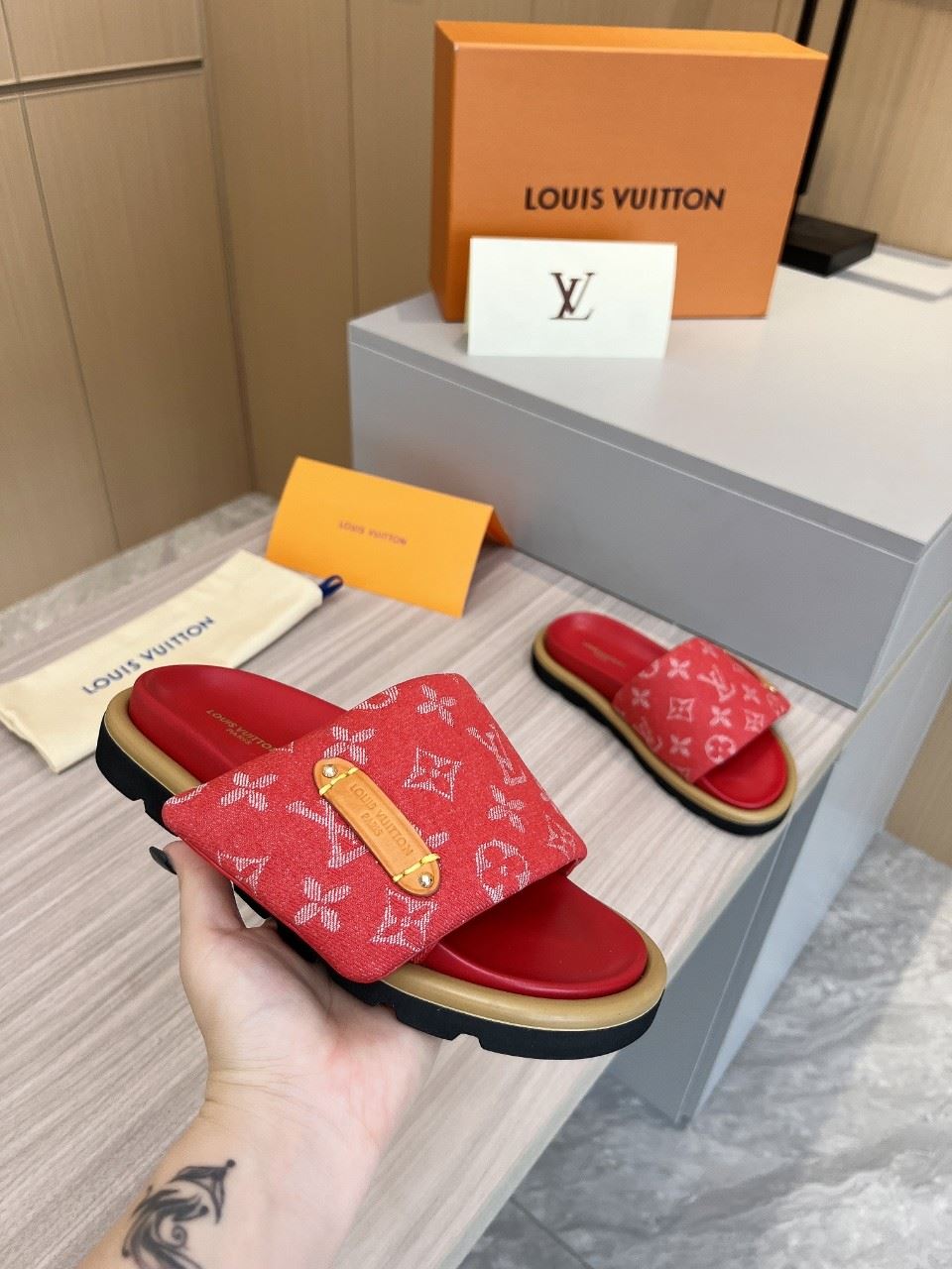 Louis Vuitton Slippers